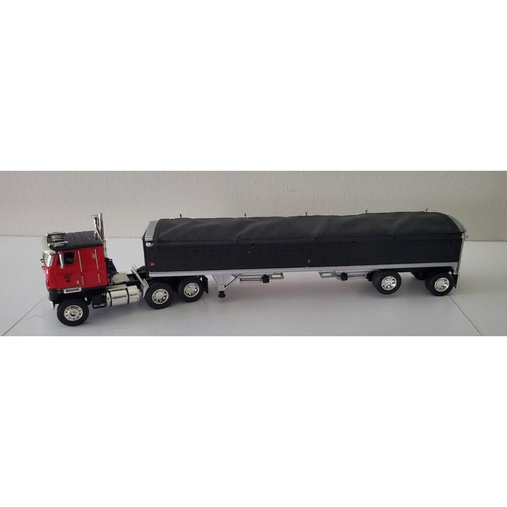 Diecast Promotions International Transtar with Custom Grain Trailer